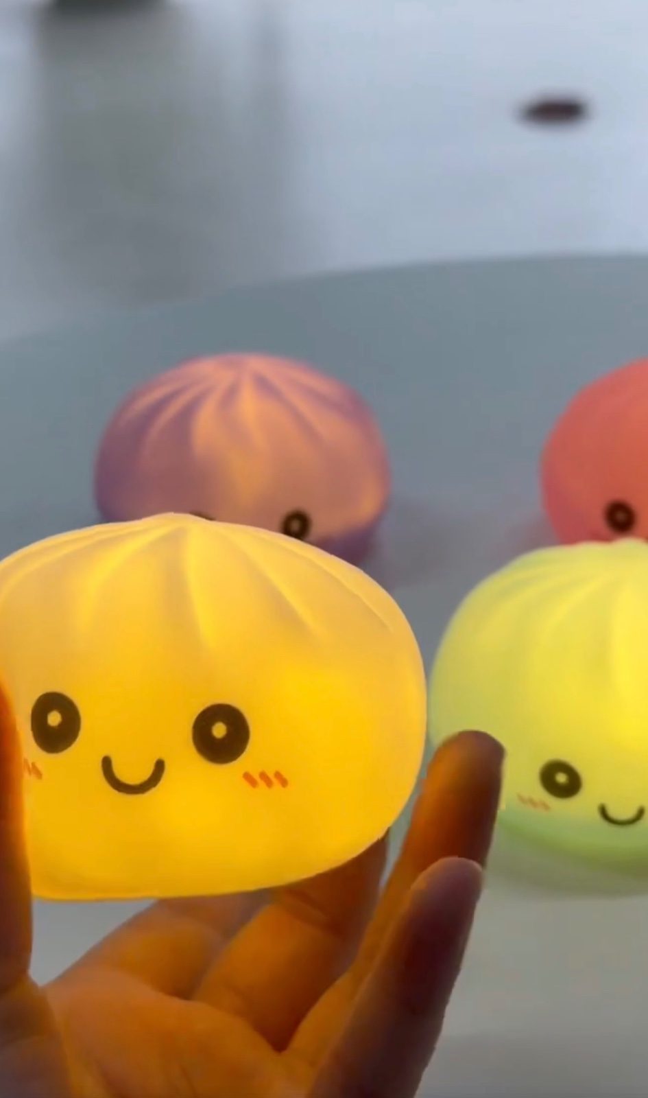 Luminária Pãozinho Sorridente Amarelo — foto 3 de 3